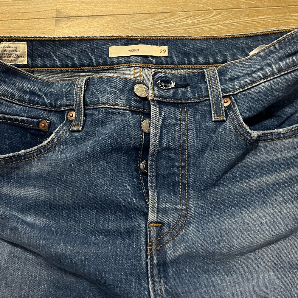 Levi's Icon Wedgie Distressed Denim Jeans Button Fly Size 29 New NWOT